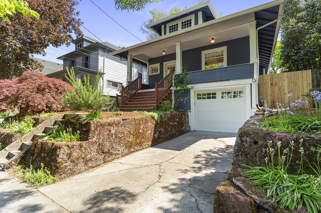 Building Photo - 2334 SE 34th Ave