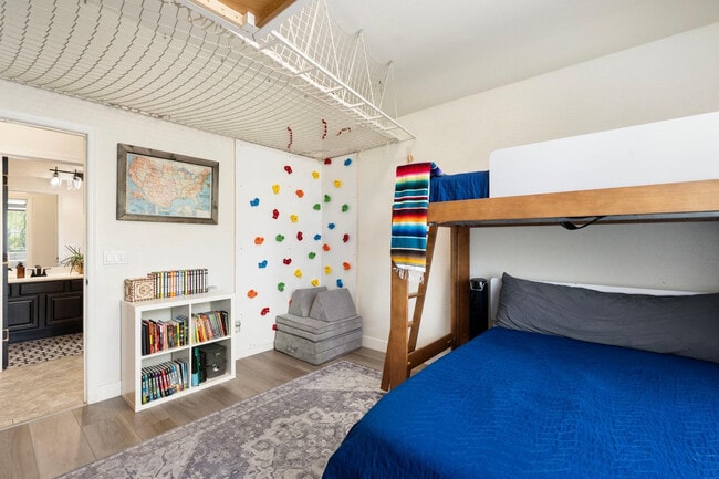 Building Photo - 5404 E Lonesome Trail