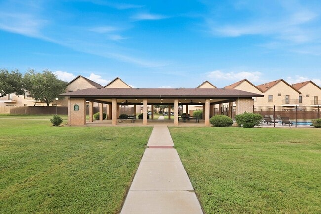 Building Photo - 2445 Monarch Dr