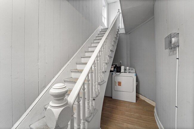 Building Photo - 28 Lydia St