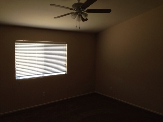 Building Photo - 3 BEDROOM, 2 BATHROOM CLOSE TO SCHOOLS!