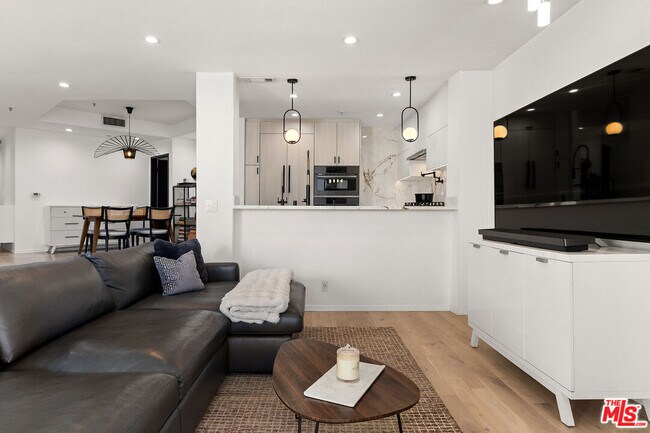 Building Photo - 245 Main St