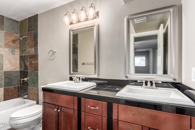 Building Photo - 3912 S Elm St