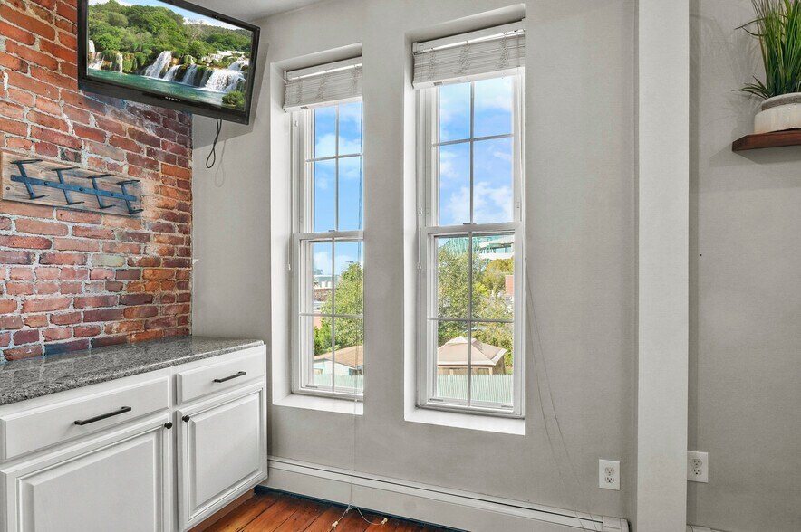 Building Photo - 60 Beacon St