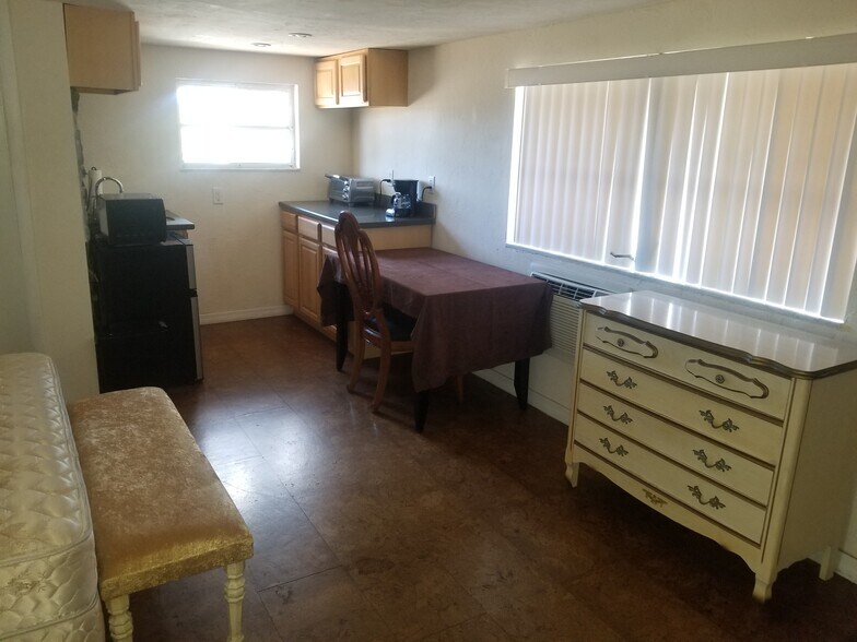 Building Photo - 300 Salem Ave NW