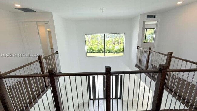 Building Photo - 19708 NE 14th Ave