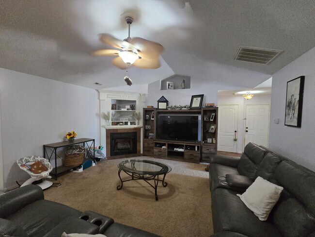 Building Photo - 441 Corsegan Rd