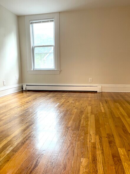 Bedroom - 20 Boylston St