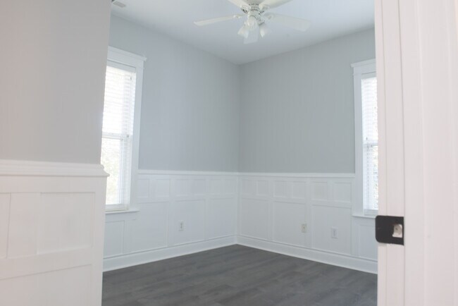 Building Photo - 16015 Kelly Park Cir