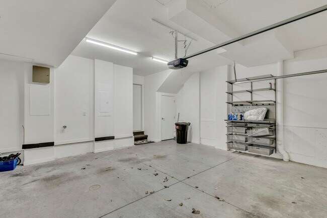 Building Photo - 2712 McGee Trafficway