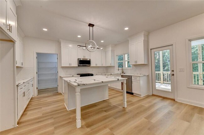 Building Photo - 9135 Fox Trail Ln