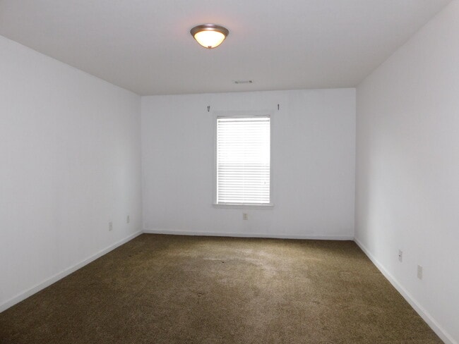 Building Photo - 1228 Longpoint Dr