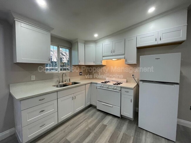 Building Photo - 1325 W Parade St
