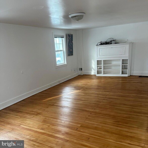 Building Photo - 2 Titus Ave