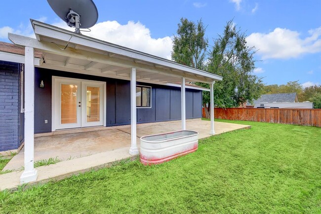 Building Photo - 6300 Capriola Dr