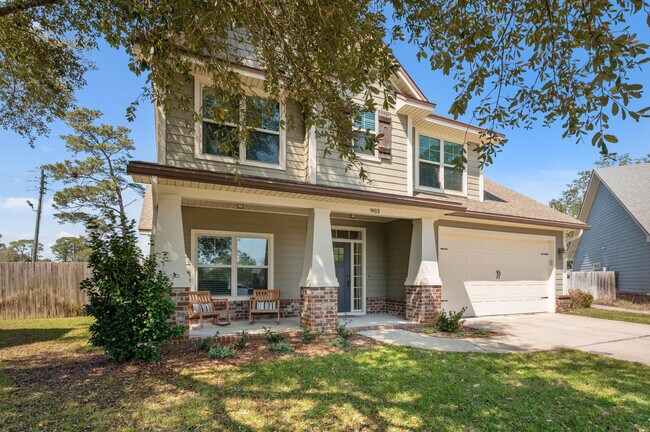 Building Photo - 903 Tadpole Ave
