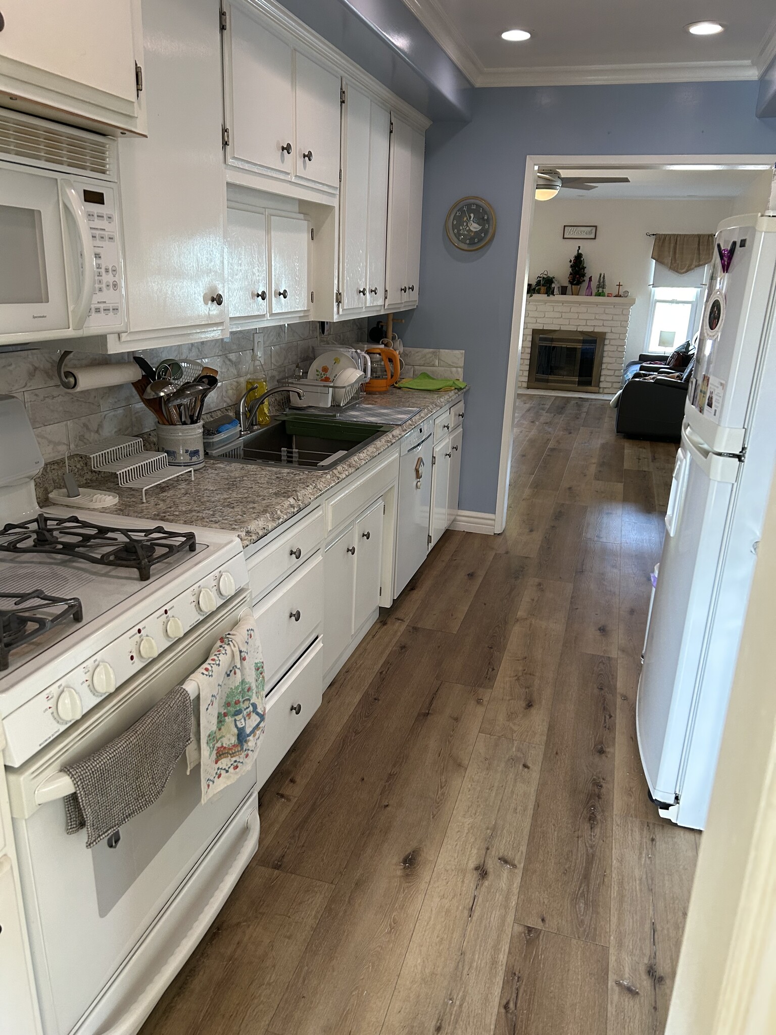 Building Photo - 637 Dornie St