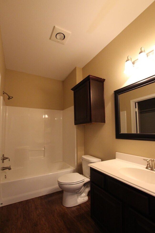 Building Photo - Coming Soon! Gorgeous 3 Bedroom Home in Th...
