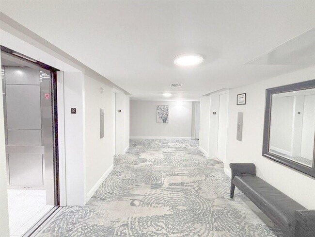 Building Photo - 3140 S Ocean Dr