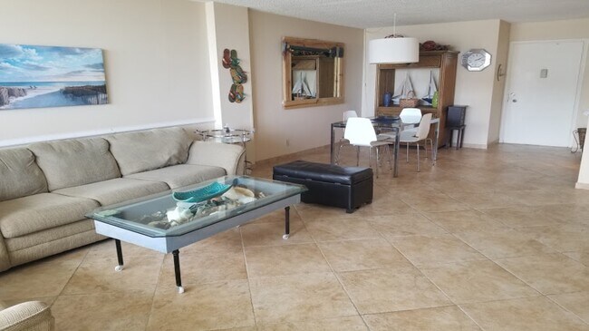 Building Photo - 305 N Pompano Beach Blvd