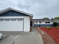 Building Photo - Beautiful 4 Bedroom House Available Now!