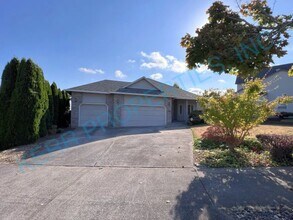 Building Photo - Charming 3-Bedroom Fairview Retreat with Spacious 1611 Sq Ft Living Space & 2 Full Baths!