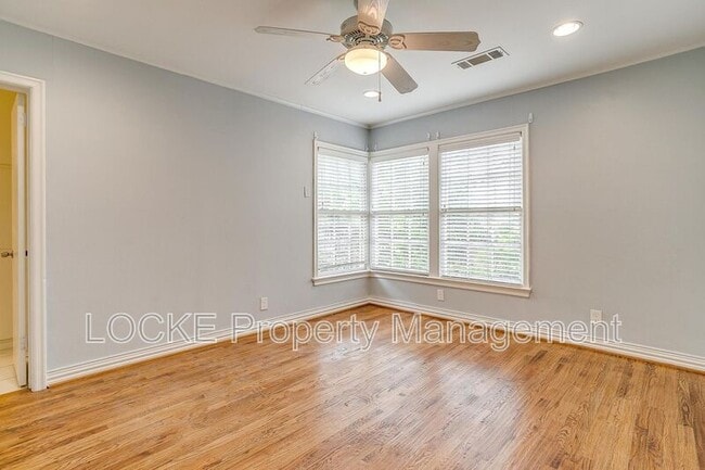 Building Photo - 3528 Rogers Ave