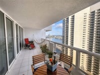 Building Photo - 1717 N Bayshore Dr