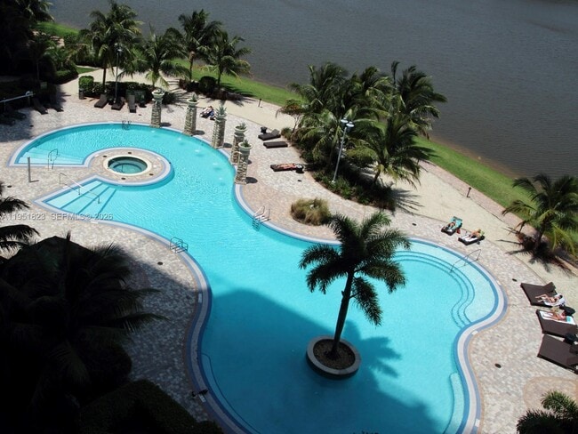 Building Photo - 2641 N Flamingo Rd