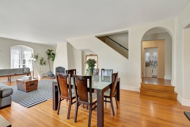 Building Photo - Luxury Bayside Living in Loma Portal with 5 bedrooms & 3 baths!