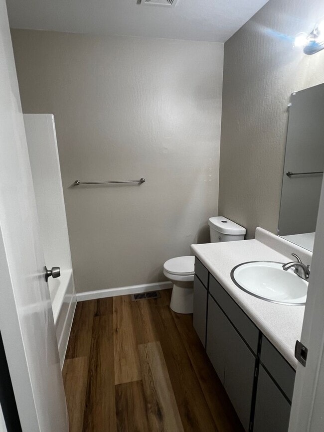 Building Photo - 3 Bedroom/2 Bathroom Single Story Home In ...