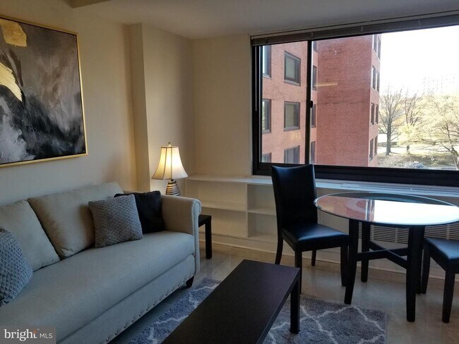 Building Photo - 1011 Arlington Blvd