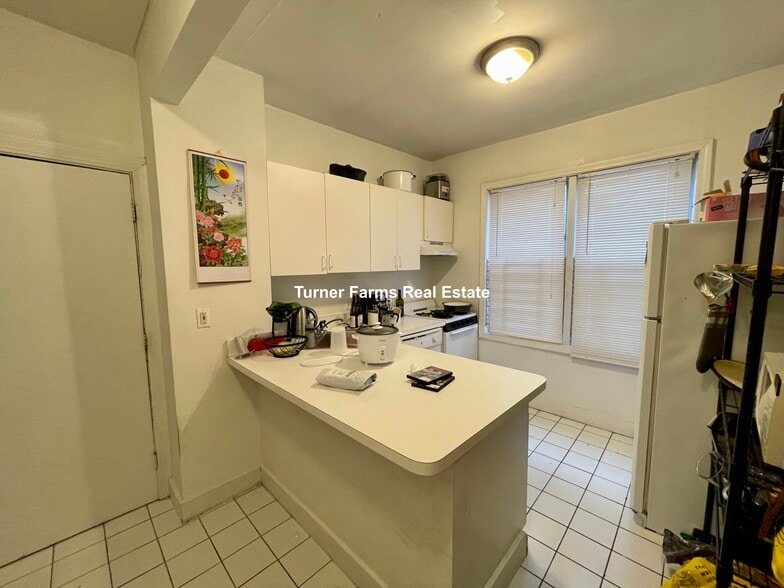 Building Photo - 530 Cambridge St