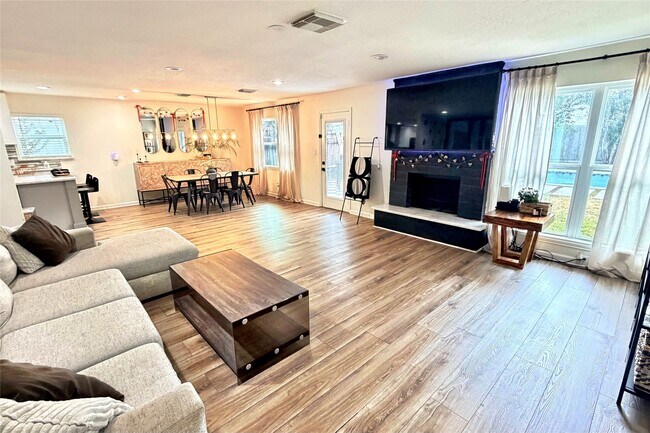 Building Photo - 12407 Whittington Dr