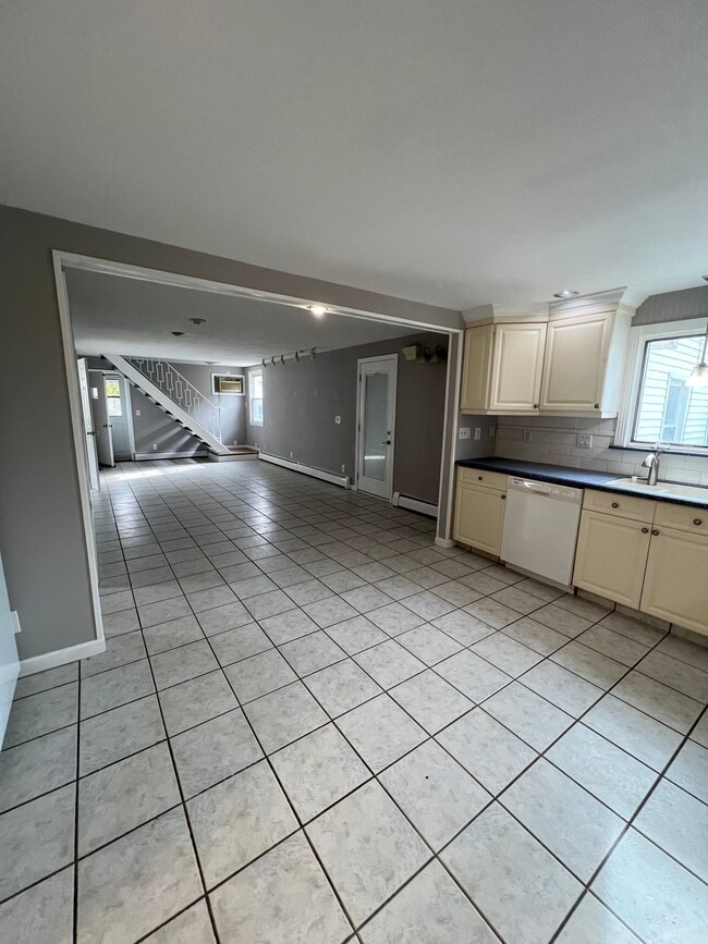 Building Photo - 121 N State St