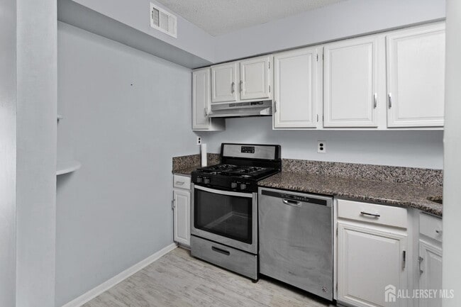 Building Photo - 3 Foxtail Ln