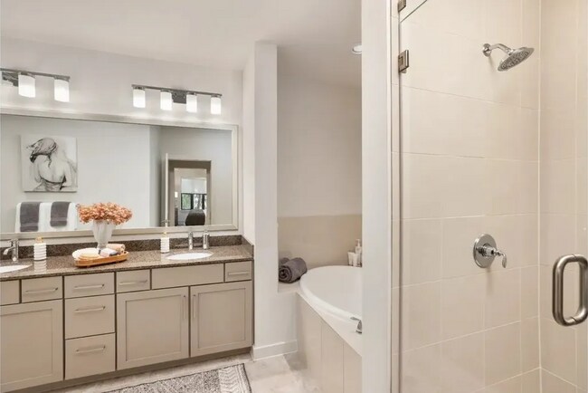 Building Photo - Upscale 1/1 Apt – Style, Comfort & Conveni...