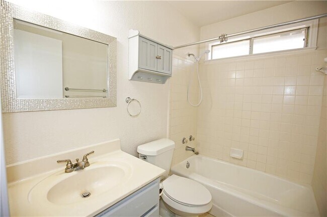 Building Photo - 2308 Sycamore Trail