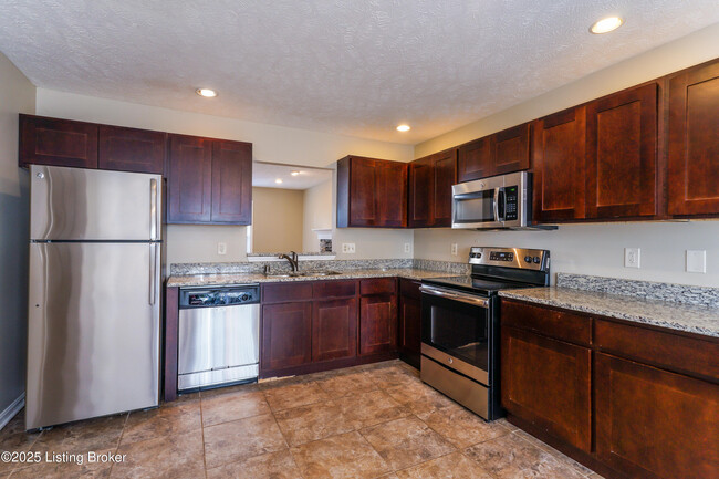Building Photo - 4623 Wooded Oak Cir