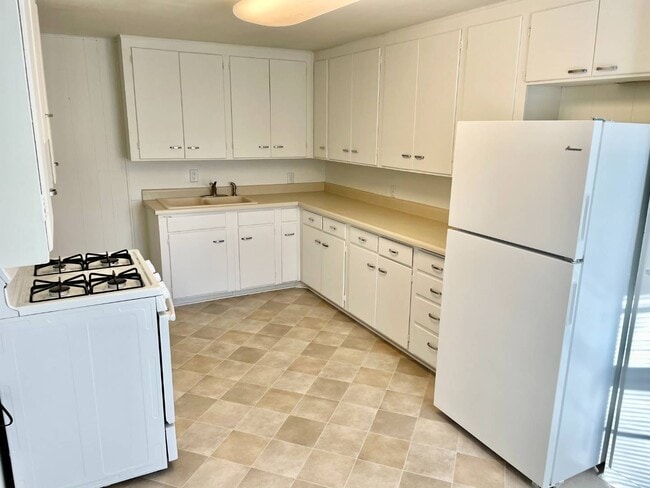 Building Photo - 1623 Cedar St