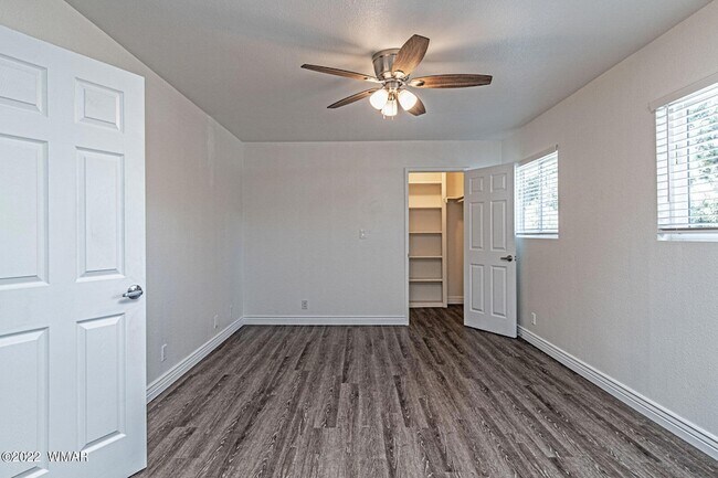 Building Photo - 580 N 9th Dr