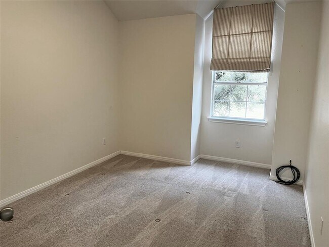 Building Photo - 16909 Dorman Dr