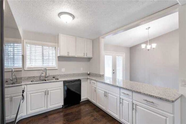 Building Photo - Fantastic 4bd/2ba home! Let yourself in!