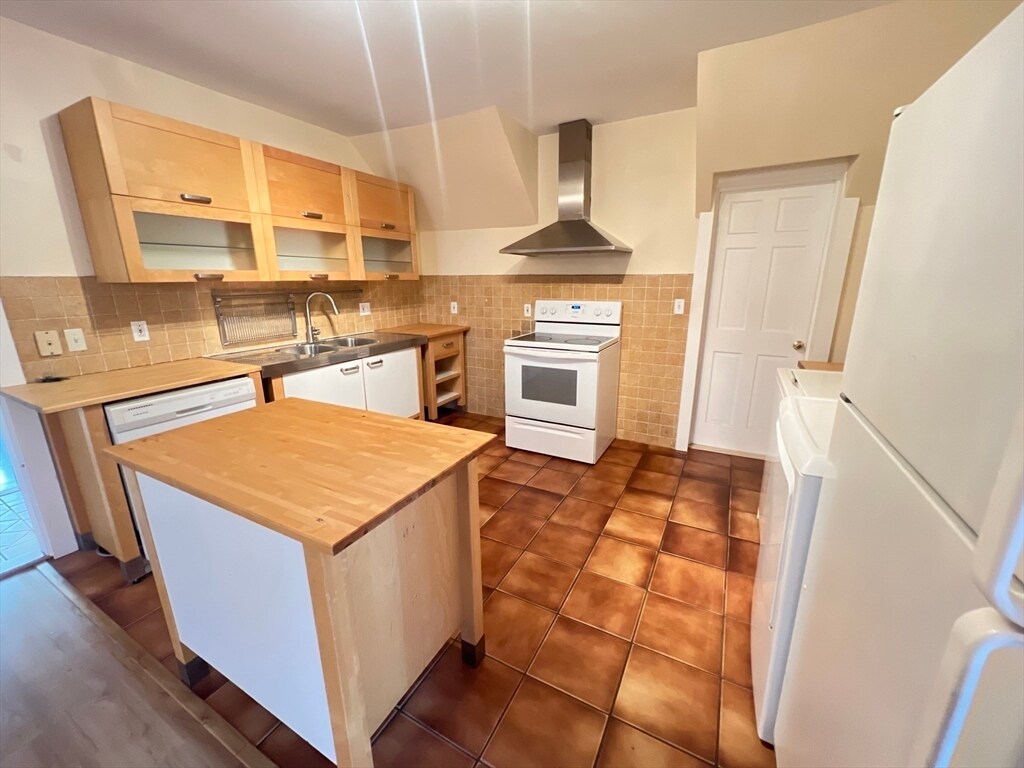 Building Photo - 14 Nelson St