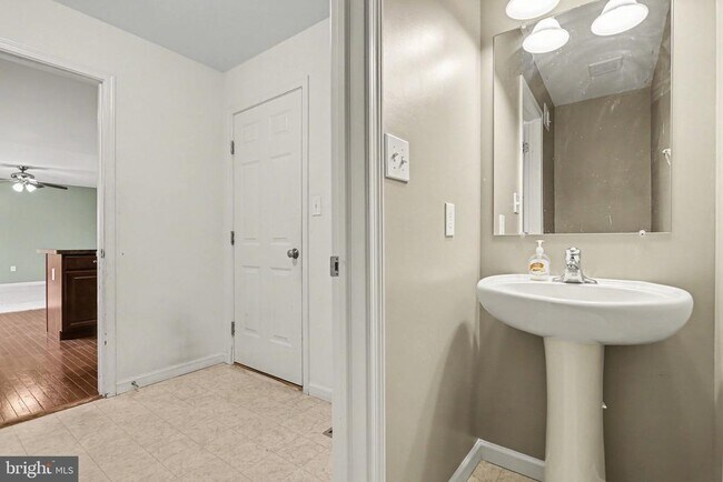 Building Photo - 27 E Imperial Dr