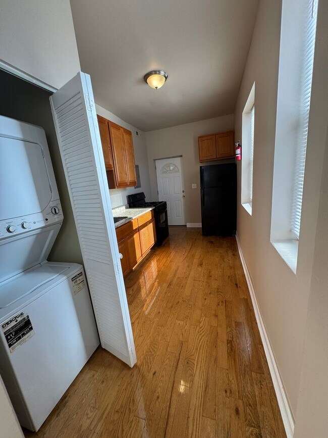 Building Photo - 6507 S Ingleside Ave