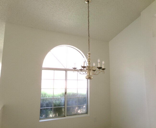 Building Photo - 4829 W Forest Oaks Ave