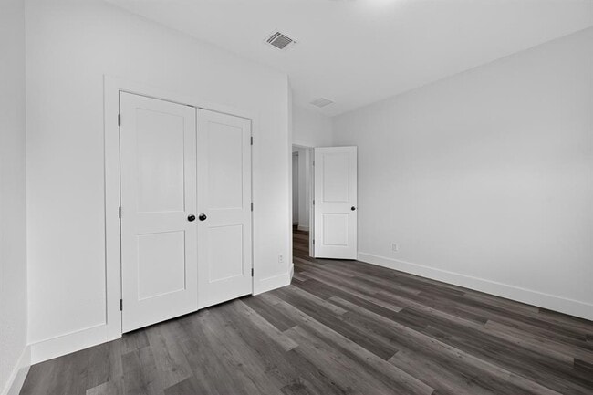 Building Photo - 104 Joseph Hawkins Ln