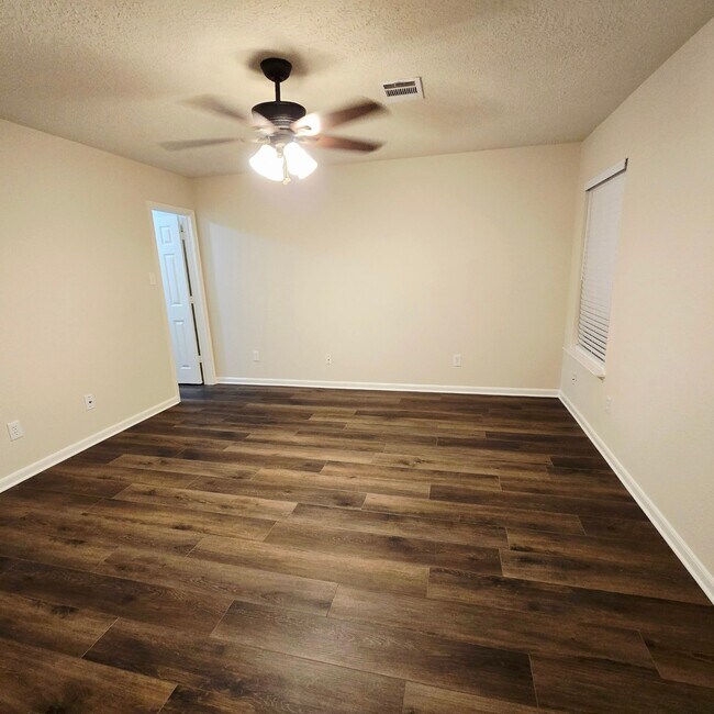 Building Photo - 22234 Orchard Dale Dr