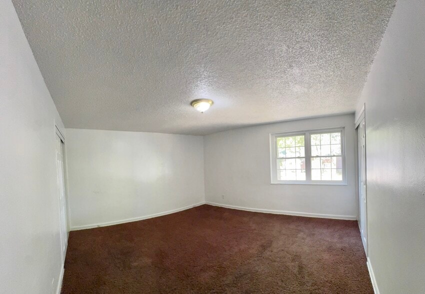Building Photo - 928 N Prairie Ave